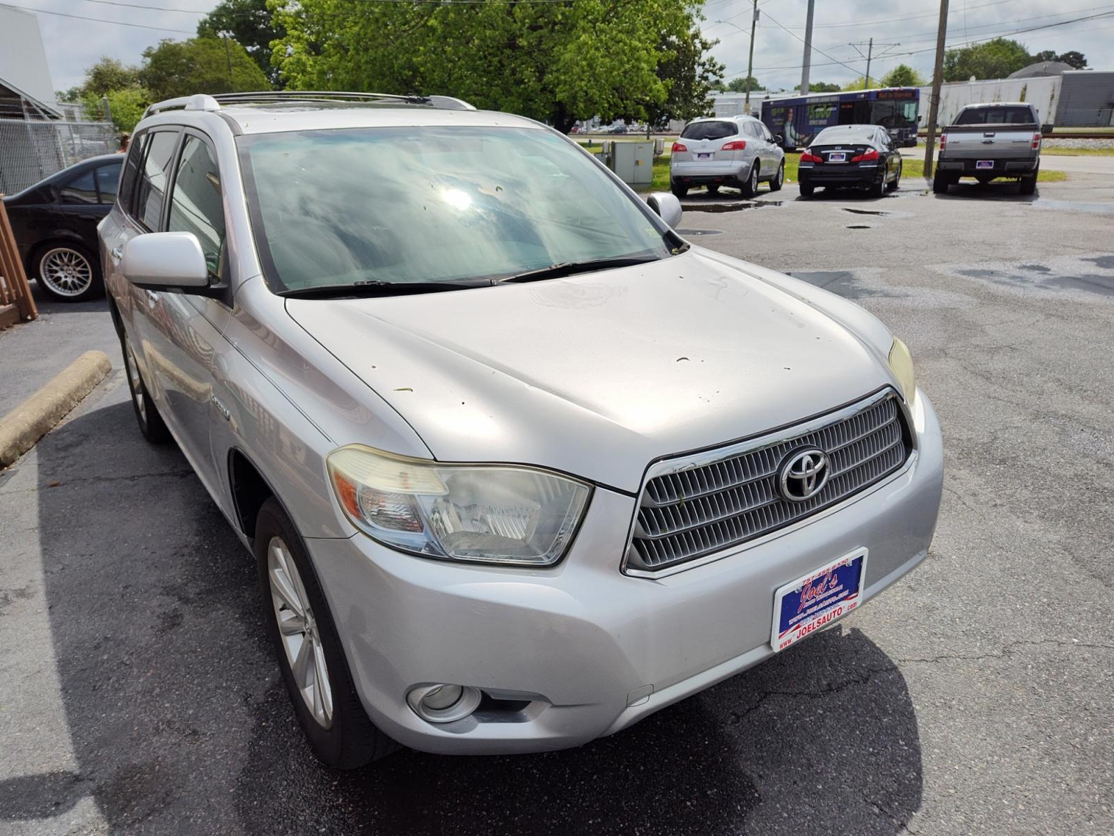 2008 Silver /Gray Toyota Highlander Hybrid (JTEEW44A182) with an 3.3 V6 engine, CVT transmission, located at 5700 Curlew Drive, Norfolk, VA, 23502, (757) 455-6330, 36.841885, -76.209412 - - Photo #4